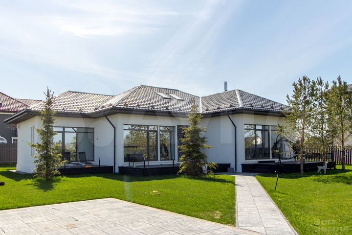 Коттедж 250 м² на участке 11 сот.