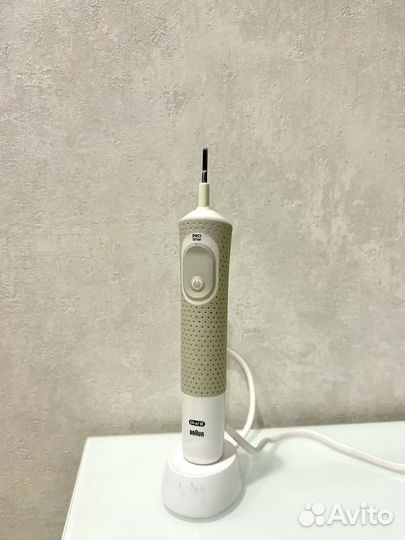 Эектрическая зубная щетка Oral-B бронь