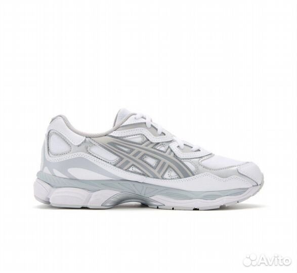 Кроссовки asics