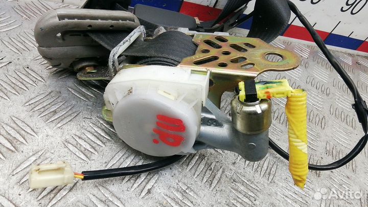 Ремень безопасности Toyota RAV4 2 (XA20) рест