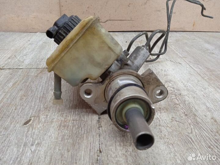 Главный тормозной цилиндр Opel Omega B X30XE 1995