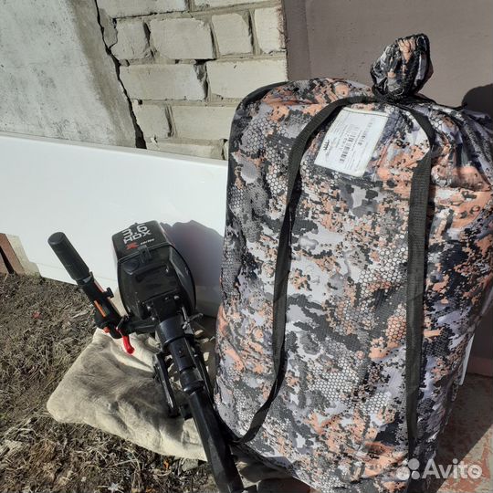 Лодка с мотором