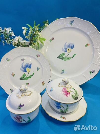 Блюдо и тарелка с тюльпанами венгерский фарфор