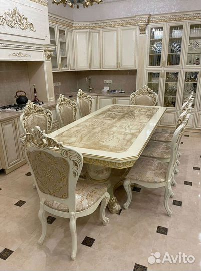 Стол обеденный