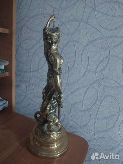 Бронзовая статуэтка