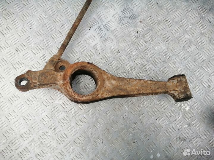 Рычаг передний нижний Volkswagen Transporter T3