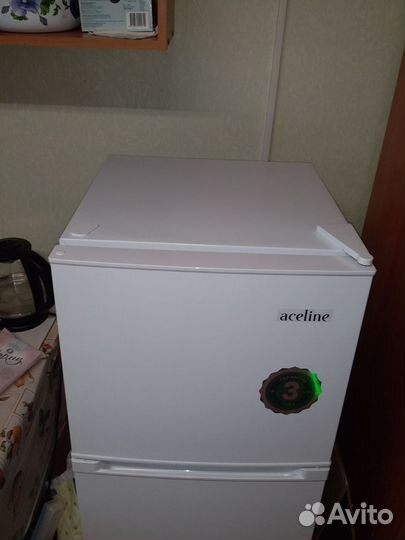 Продам холодильник с морозильником Aceline T2-0140