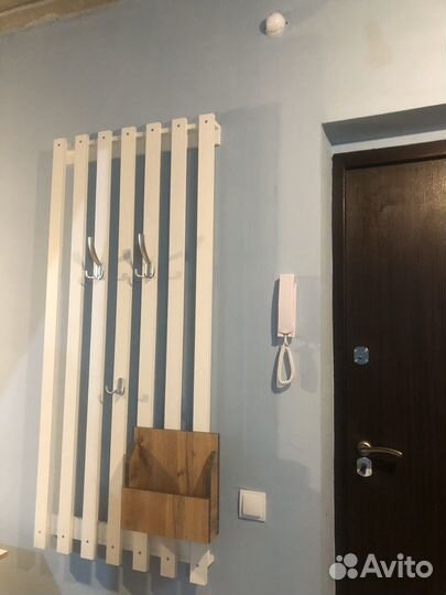 Вешалка настенная с ключнецей