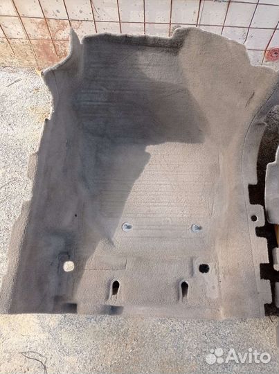 Покрытие напольное переднее вольво хс70 с80 правое