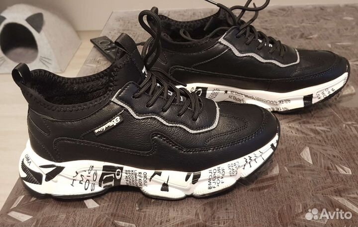 Кроссовки мужские 42 размер новые утеплённые