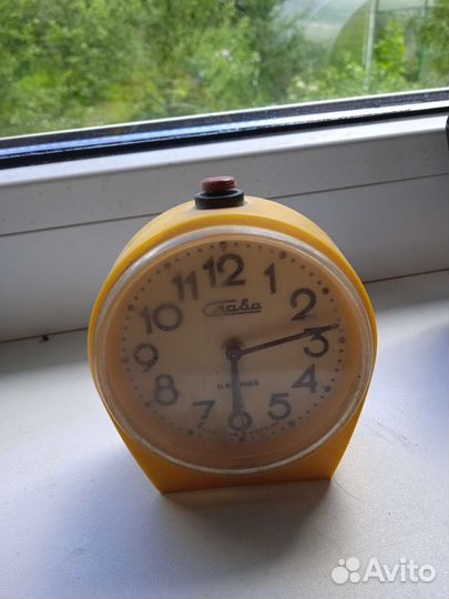 Продаю б.у часы и будильники СССР не рабочие