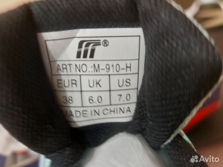 Бутсы с железными шипами 38