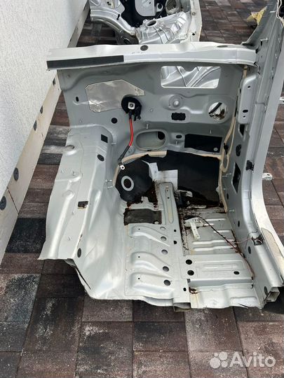 Передняя правая четверть ланжерон Мерседес W205