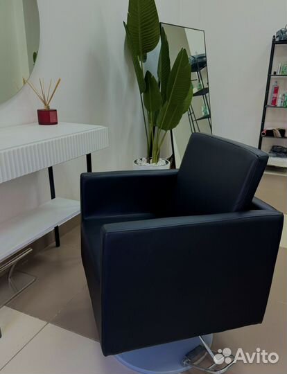 Парикмахерское кресло Италия, натуральная кожа