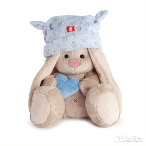 Зайка Ми в голубой шапке с сердечком