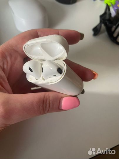 Беспроводные наушники Apple и Honor