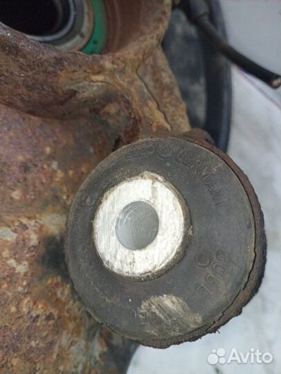 Ступица задняя левая Audi A4 B6 универсал AMB 2004