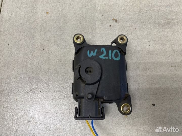 Моторчик заслонки печки