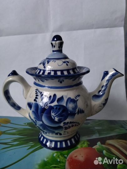 Чайник Гжель
