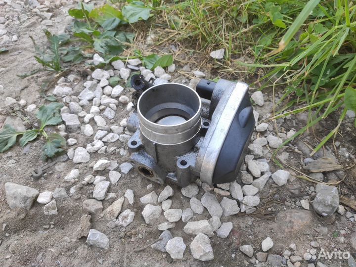 Дроссельная заслонка Volkswagen Golf 4 1J