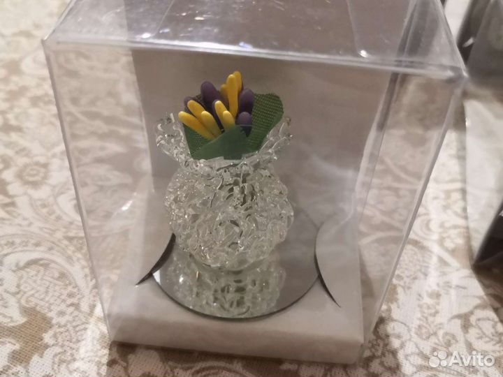 Фигурка в виде вазочки с цветами