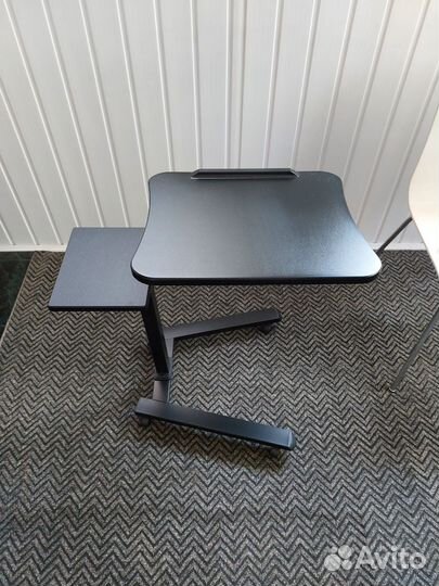 Эргономичный компьютерный стол для ноутбука