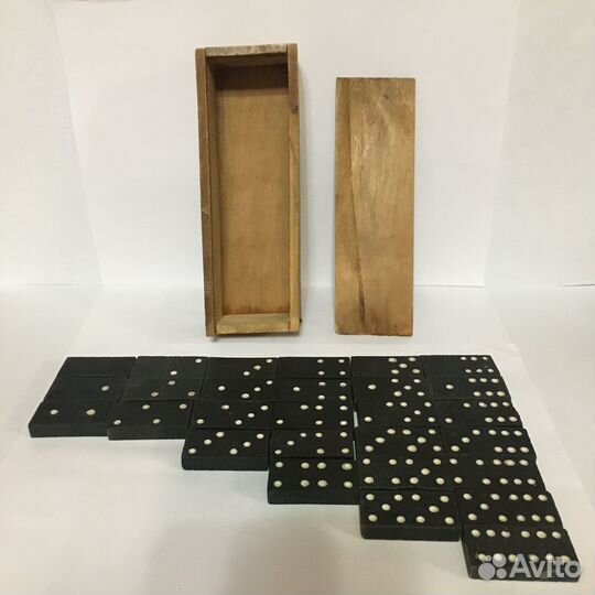 Антикварное домино из дерева в коробке