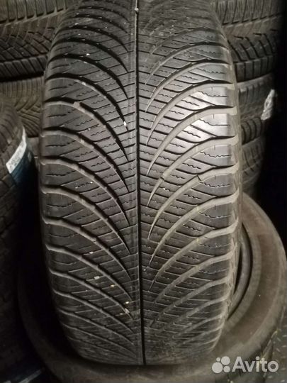 Goodyear Vector 4Seasons Gen-2 215/55 R17 94V
