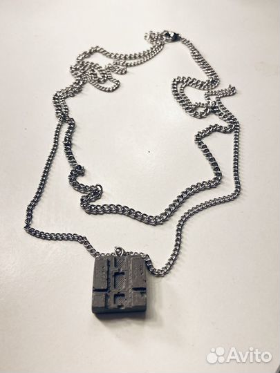 Кулон Дом советов из бетона бренда Beton und Glas