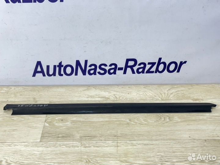 Уплотнитель стекла двери задний левый Renault