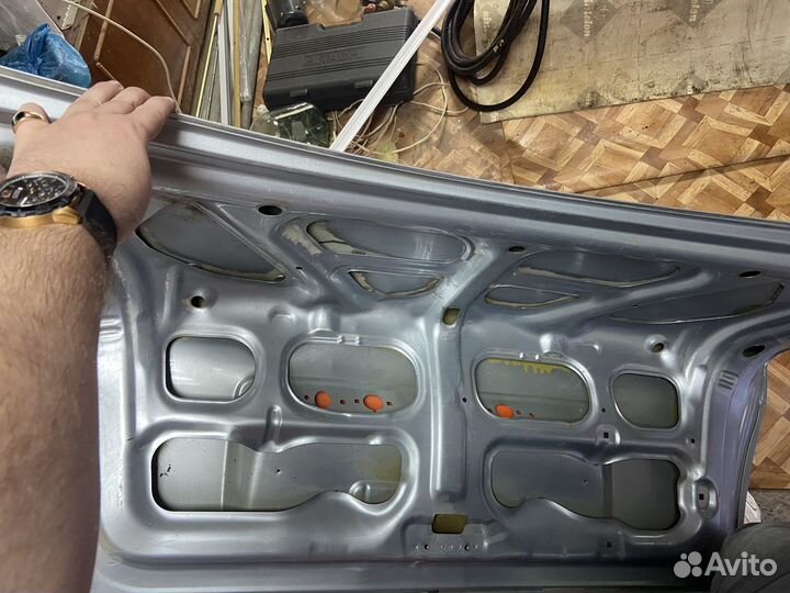 Продаю крышку багажника на hyundai accent