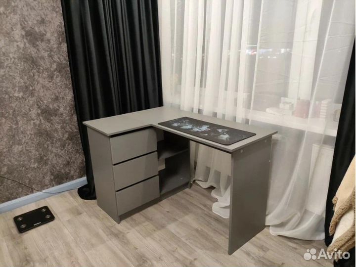 Угловой стол. Угловой компьютерный стол