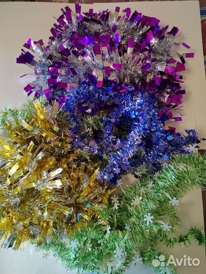 Мишура новогодняя и шары