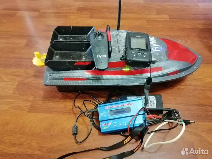 Радиоуправляемый кораблик в полном комплекте