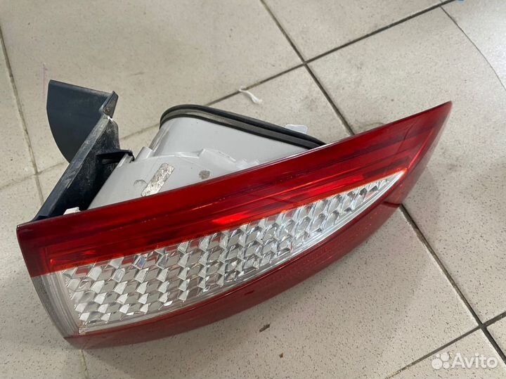 Задний правый фонарь Ford Mondeo 4 Лифтбек 0863