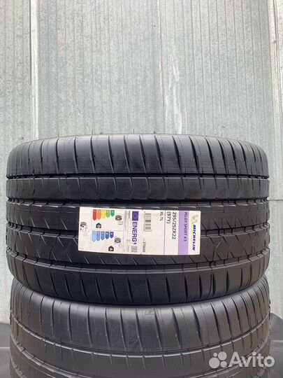 Michelin Pilot Sport 4 S 295/25 R22 и 255/30 R22 97Y