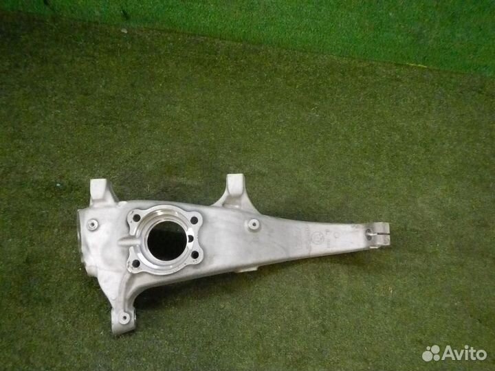 Кулак поворотный передний правый BMW M5 F90 (2017