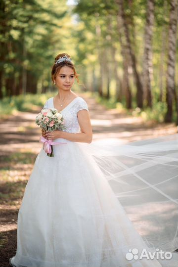 Свадебное платье со шлейфом