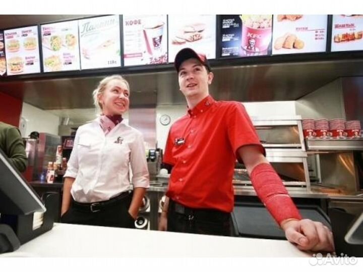 Сотрудник в ресторан быстрого питания