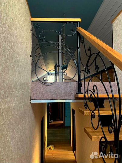 Лестница с забежными ступенями под ключ