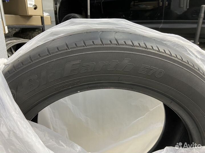 Yokohama BluEarth E70 215/55 R17