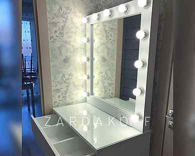 Туалетный столик с гримерным зеркалом с подсветкой