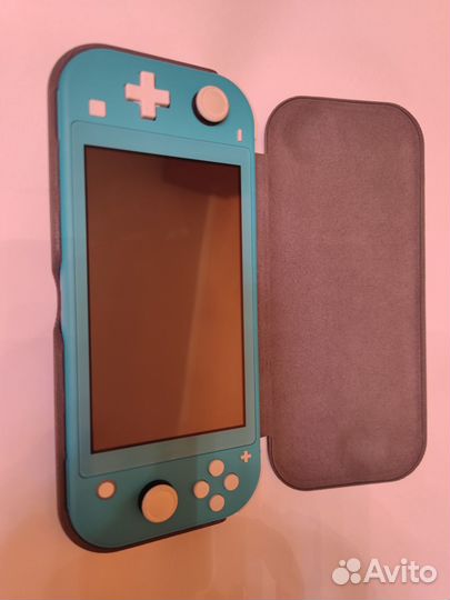 Продам Nintendo switch lite с оригинальным чехлом