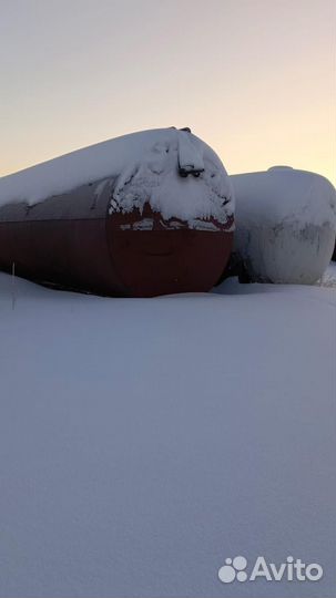 Жилой вагончик и Емкости