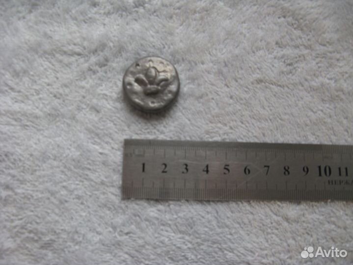 Жетон с королевской (бурбонской) лилией (литьё)