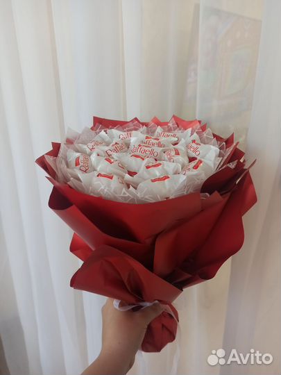Букет из конфет Raffaello маме
