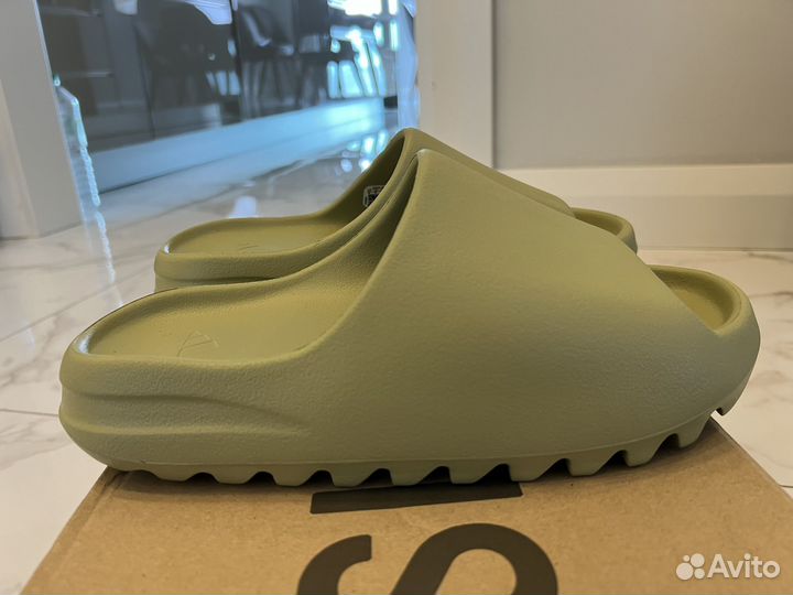 Тапочки/ шлепки Adidas Yeezy Slide Resin