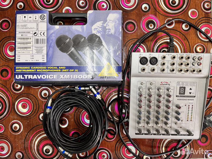 Микшерный пульт с микрофонами