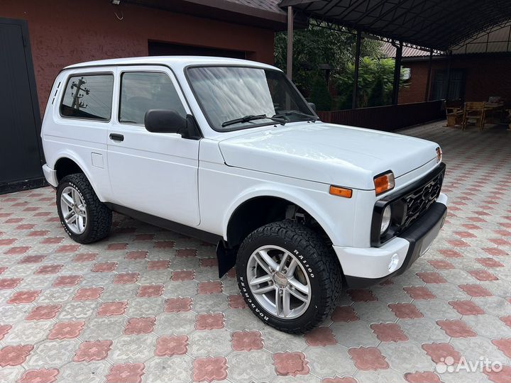 LADA 4x4 (Нива) 1.7 МТ, 2015, 182 000 км