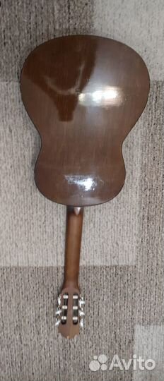 Продам классическую гитару Yamaha cs 40